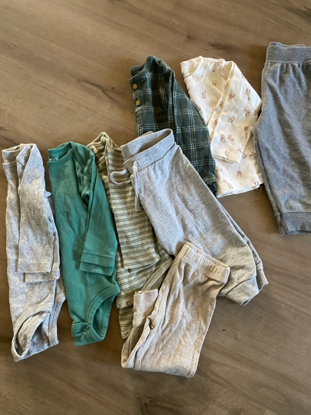H&M Gray and Green Kids Joggers & Pants Set